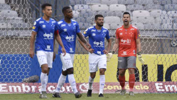 Vila Nova e Cruzeiro lutam contra a zona de rebaixamento na Série B do Campeonato Brasileiro. 