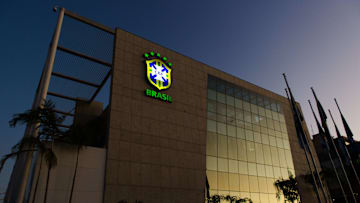 A CBF precisa fazer algo. 