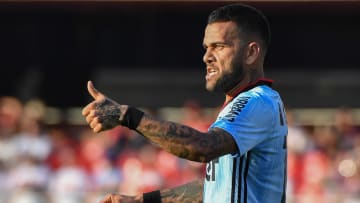 Dani Alves veut résilier son contrat et revenir en Europe