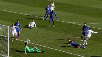 FBL-ENG-PR-LEEDS-CHELSEA