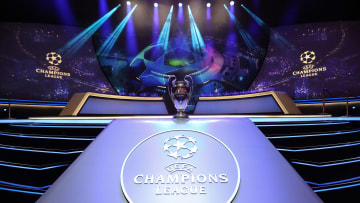 Trofeo de la Champions League antes de un sorteo