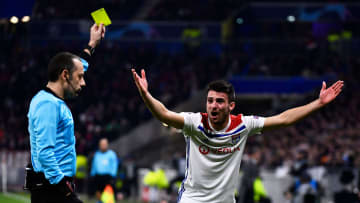 Les supporters lyonnais ont taillé Dubois sur Twitter