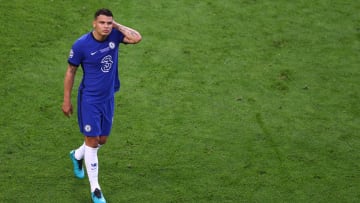 Thiago Silva sentiu dores e deixou os gramados na final da Champions League. 