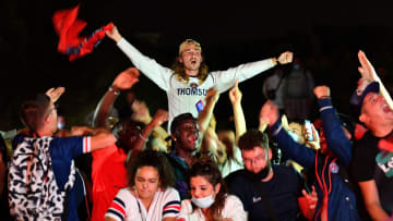 Les supporters du PSG après la victoire contre Leipzig en Ligue des Champions. 