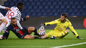 De Gea ataja un balón en el París Saint-Germain - Manchester United