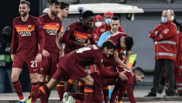 La gioia giallorossa dopo il 3-0 di Mancini
