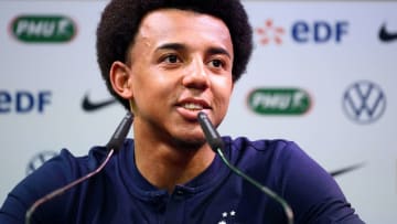 Koundé en rueda de prensa