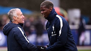 Trainer Didier Deschamps und Paul Pogba bei der französischen Nationalmannschaft