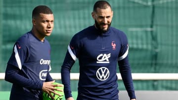Kylian Mbappé et Karim Benzema à l'entraînement. 