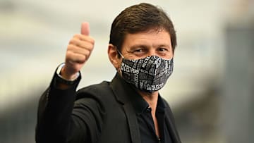 Paris St. Germains Sportdirektor Leonardo stellte sich am Dienstag den Fragen der Fans