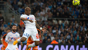 André Ayew en pleine extension lors d'un match opposant l'OM à Lorient.