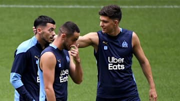 Leonardo Balerdi (à droite) n'a pas été épargné sur FIFA 21.