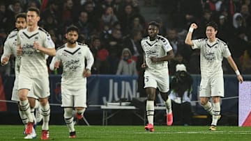 Des milliers de supporters bordelais manifestent pour leur club. 