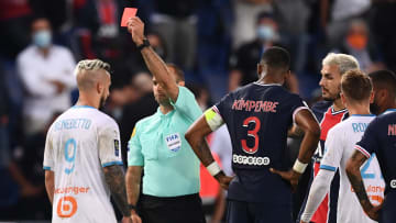 Le Classico entre le PSG et l'OM ce dimanche a été le théâtre d'un record de cartons distribués Le Classico entre le PSG et l'OM ce dimanche a été le théâtre d'un record de cartons distribués