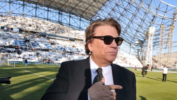 Bernard Tapie de retour au Vélodrome en 2013, lors des 20 ans d'anniversaire du titre marseillais en Ligue des Champions