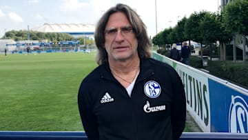 Das Gesicht des Schalker Nachwuchses: U19-Trainer Norbert Elgert