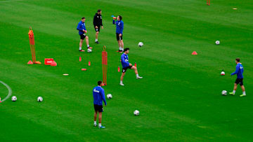 FBL-GER-BUNDESLIGA-SCHALKE-TRAINING-HEALTH-VIRUS