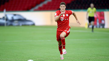 Pavard im Wettlauf mit der Zeit