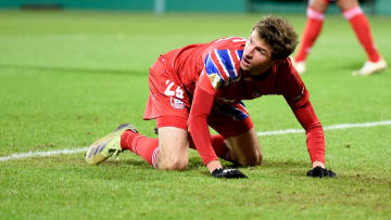 Thomas Müller guckt erstaunt - muss er gar nicht