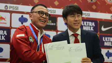 Mochamad Iriawan, ketua PSSI (kiri)