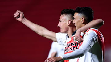 FBL-LIBERTADORES-ARGENTINOS-RIVER - Romero y Suárez no se cansan de gritar goles.