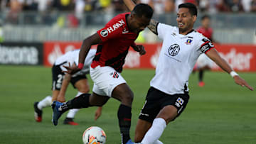 Times chilenos precisam de autorização para conseguirem mandar jogos em Santiago. Times chilenos precisam de autorização para conseguirem mandar jogos em Santiago.