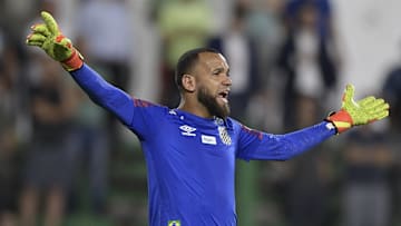 Everson cobra mais de sete milhões de reais do Santos.