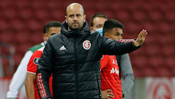 Treinador foi demitido após eliminação na Copa do Brasil