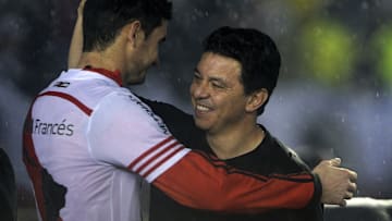Gallardo y Alario en los festejos de la Copa 2015