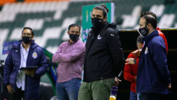 En Chivas buscan obtener dinero para solventar la crisis