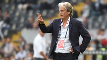 Com início impecável na Primeira Liga, Jorge Jesus chega confiante para enfrentar o irregular Barcelona de Ronald Koeman