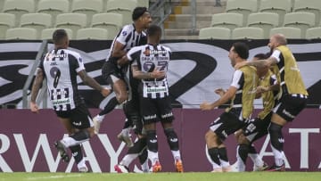 Ceará e São Paulo se enfrentam pelo Campeonato Brasileiro. 