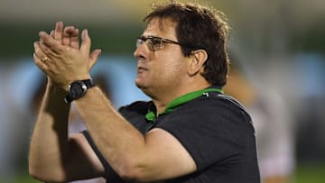 Guto Ferreira 'banca' Mateus Gonçalves, que decide.