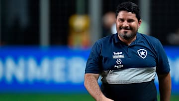 Durcésio Mello, novo presidente do Botafogo, garante permanência e revela confiança em Eduardo Barroca. ‘Gosto muito do trabalho dele’. 