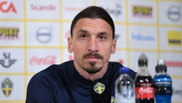 Ibrahimovic in conferenza stampa con la Svezia
