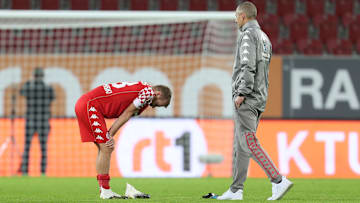 Daniel Brosinski und Trainer Jan-Moritz Lichte nach der sechsten Niederlage in Serie in Augsburg