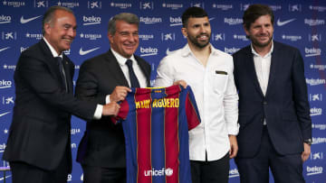 Laporta en la presentación de Agüero