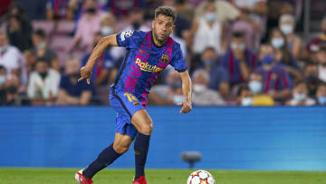 Jordi Alba no pudo acabar el partido contra el Bayern