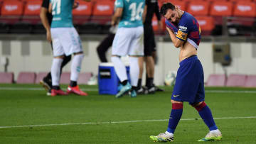 Lionel Messi et ses coéquipiers n'ont pas fait durer le suspens et offrent sur un plateau le titre de champion d'Espagne au Real Madrid