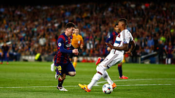 FC Barcelona v FC Bayern Muenchen - UEFA Champions League Semi Final - Messi le rompe la cadera a Boateng.