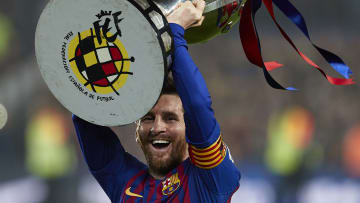 Messi festejando uno de sus títulos