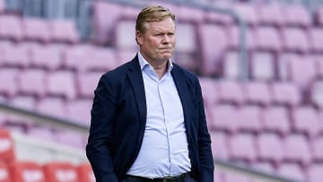 Koeman seguirá en el banquillo del Barcelona