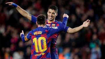 Suárez, Messi y un abrazo que podría no volver a repetirse en Barcelona