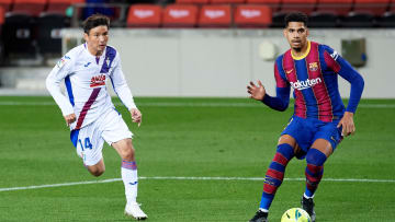 Ronald Araújo falló ante el Eibar