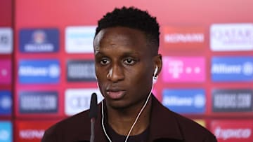 L'ancien latéral droit de l'OM a vécu un moment de solitude en conférence de presse avec le Bayern