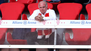 Auch fast ein Jahr nach seinem Rückzug hat Uli Hoeneß noch immer ein gewichtiges Wort beim FC Bayern
