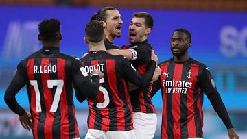 Ibrahimovic esulta con i compagni