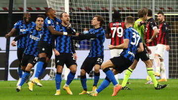 L'Inter festeggia la rete di Eriksen contro il Milan 