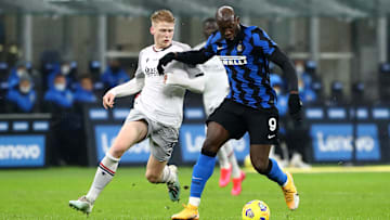 Lukaku protegge palla nel match d'andata contro il Bologna 