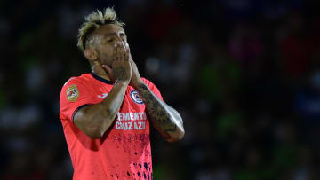 El argentino Walter Montoya se lamenta por la derrota ante Juárez.